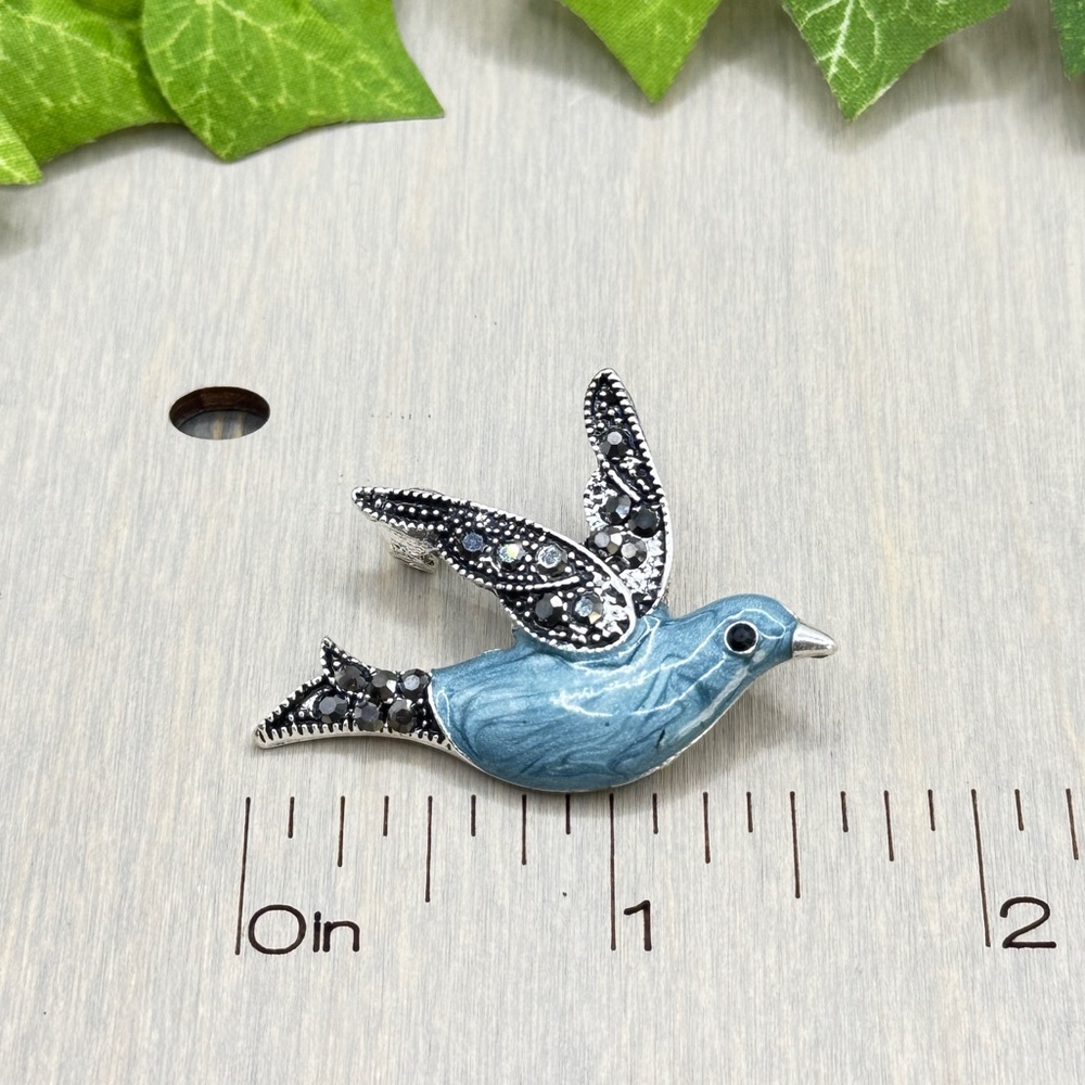 🌻 3/$25 Elegant Flying Blue Bird Brooch - Picture 4 of 5